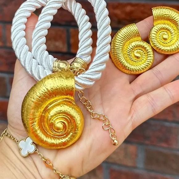 Gold Seashell Necklace And Earrings Set - Picture 15 of 15